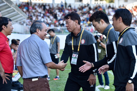 Điểm tin bóng đá Việt Nam sáng 11/08: Cựu HLV HAGL bắt đầu tin vào lời “tiên tri” của bầu Đức