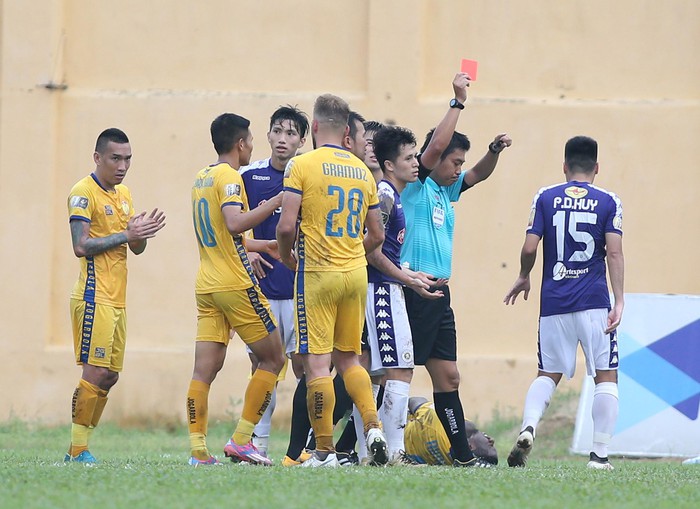 Điểm tin bóng đá Việt Nam sáng 12/05: HLV Hà Nội bào chữa cho tấm thẻ đỏ của “trò cưng” thầy Park