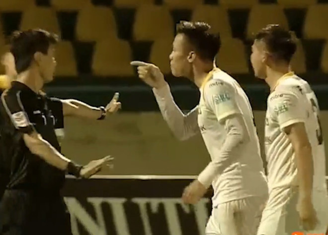 Điểm tin bóng đá Việt Nam sáng 19/09: Quế Ngọc Hải có hành động xấu xí với trọng tài