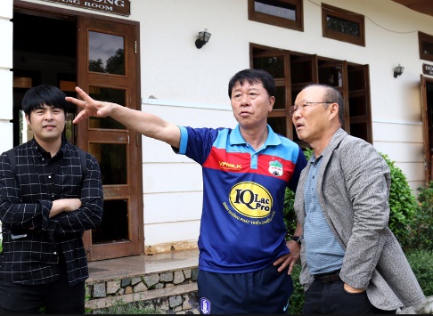 Điểm tin bóng đá Việt Nam sáng 27/4: Cầu thủ nữ Việt lần đầu xuất ngoại, ông Chung bật mí về HLV Park Hang-seo