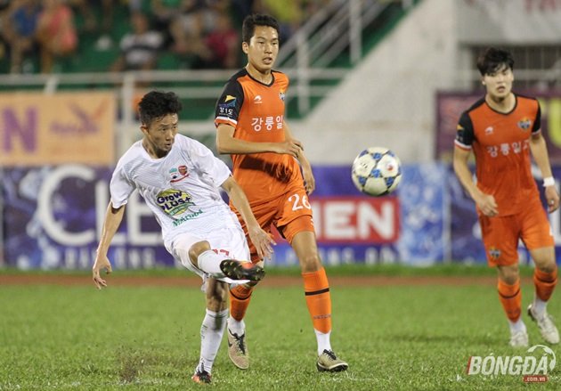 Điểm tin bóng đá  Việt Nam sáng 4/10: Lính đánh thuê bầu Đức về lại phố núi