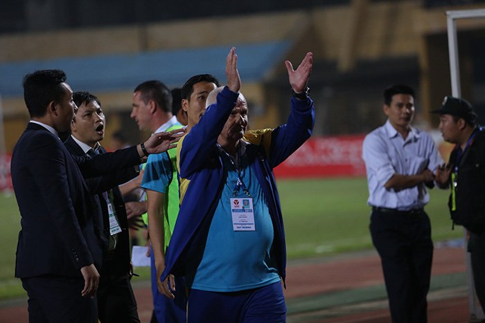 Điểm tin bóng đá Việt Nam tối 20/3: Cầu thủ, HLV FLC Thanh Hóa đồng loạt xin lỗi BTC V-League