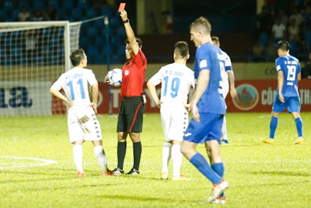 Điểm tin bóng đá VN tối 06/01: QBV Việt Nam nghỉ trận mở màn vì hành động không đẹp