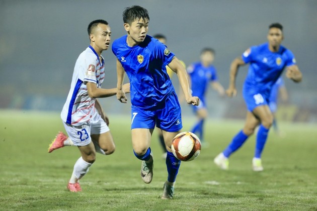 ‘Đình Bắc ảo tưởng, thích thể hiện, bị xúi giục; ‘V-League giết chết cầu thủ’