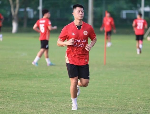 Đình Trọng “mất tích”