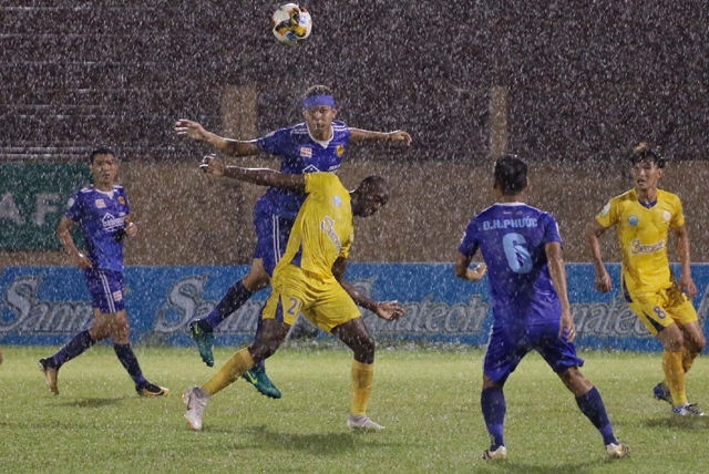 ĐKVĐ Quảng Nam tố trọng tài “cướp” chiến thắng