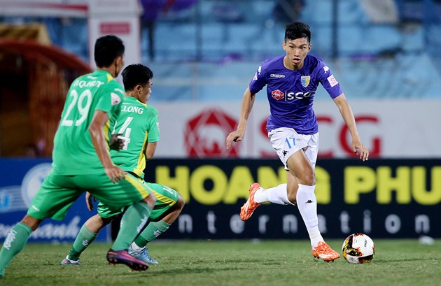 Đoàn Văn Hậu đang là “vấn đề” của nhà đương kim vô địch?