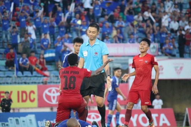 Đội trưởng của Hải Phòng đối mặt án phạt nguội nặng