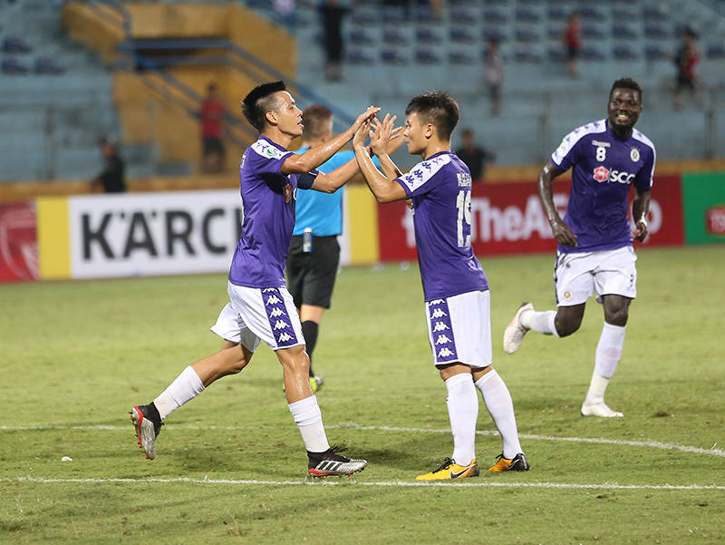 Dư âm vòng 19 V-League: Nụ cười của HLV Park Hang-seo