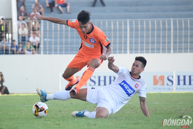 Đức Chinh lại “cứu giá” SHB Đà Nẵng