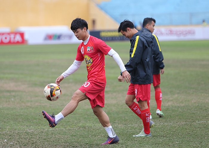 Fan nữ thủ đô “kết” Văn Toàn, ngó lơ Công Phượng