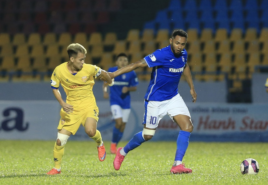 FIFA xử CLB Quảng Ninh thua ngoại binh Brazil