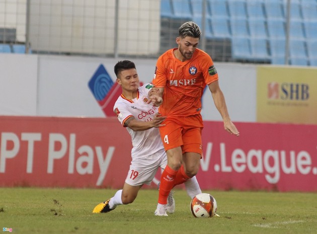 Filip Nguyễn bất lực nhìn CAHN thua trận; HAGL phải đua trụ hạng