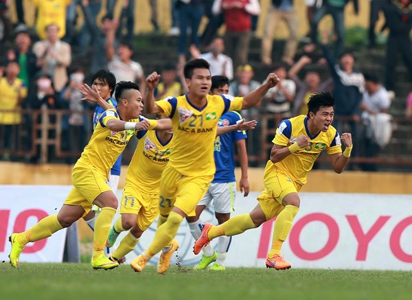 Giống HAGL, SLNA đem quân 9x đấu V-League