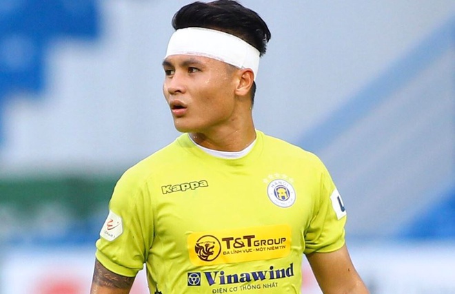 Giữa tâm bão, CLB Hà Nội nhận tin không vui từ Quang Hải