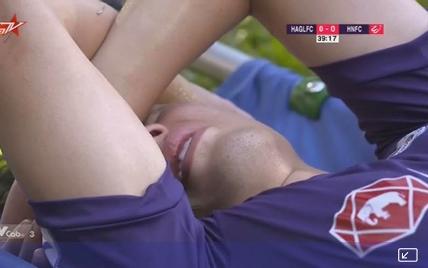 Góc nhìn: Nụ cười và nước mắt trên sân Pleiku