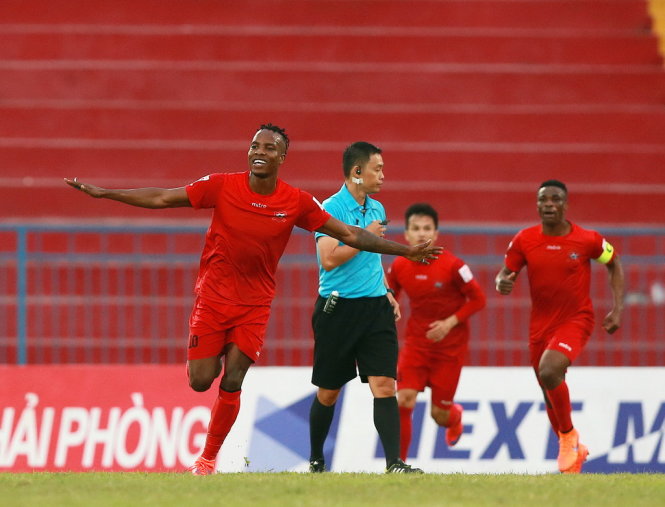 Hạ Cần Thơ 3-1, Hải Phòng áp sát ngôi đầu