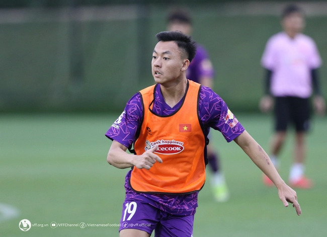 Hạ gục CAHN, HLV Popov nói thẳng trình độ của trò cưng Troussier