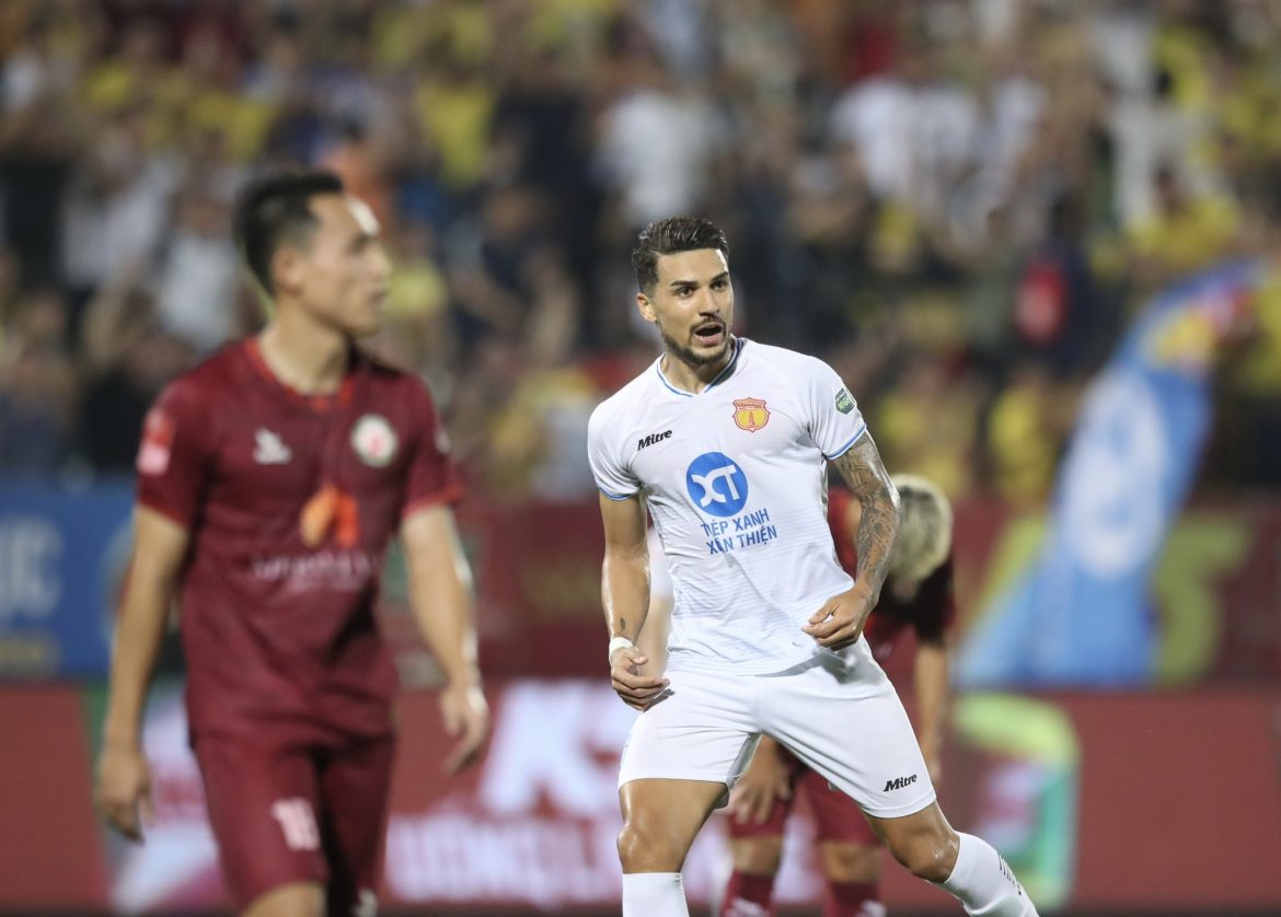 Hạ gục CLB số 1 V-League, HLV vẫn khiêm tốn: “Chúng tôi chỉ là đội trung bình”