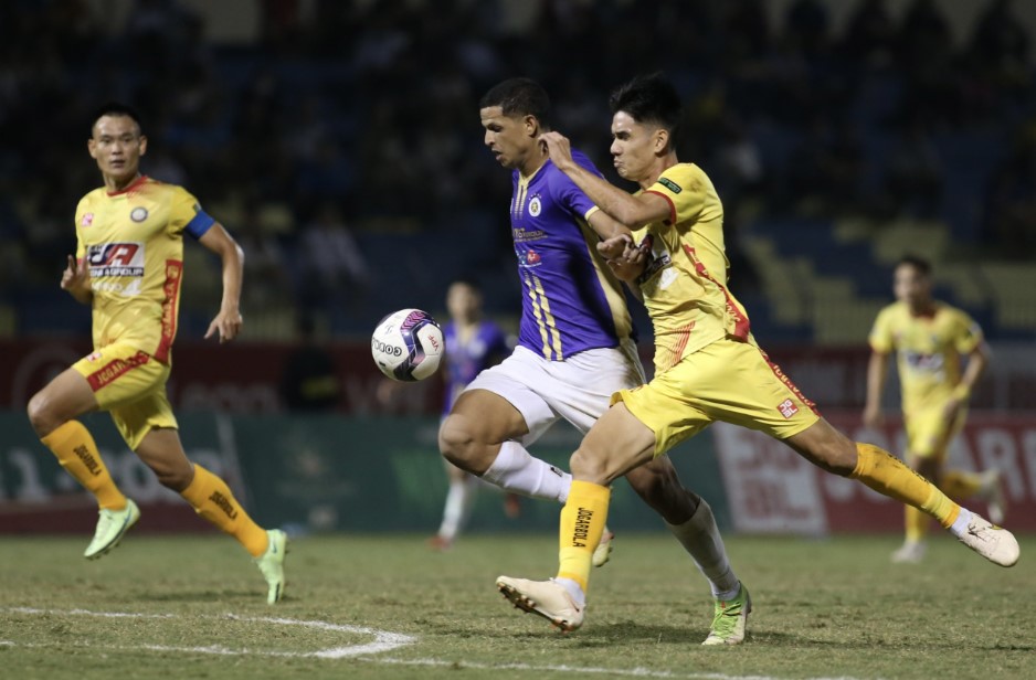 Hà Nội đua nước rút: Hiểm họa rình rập