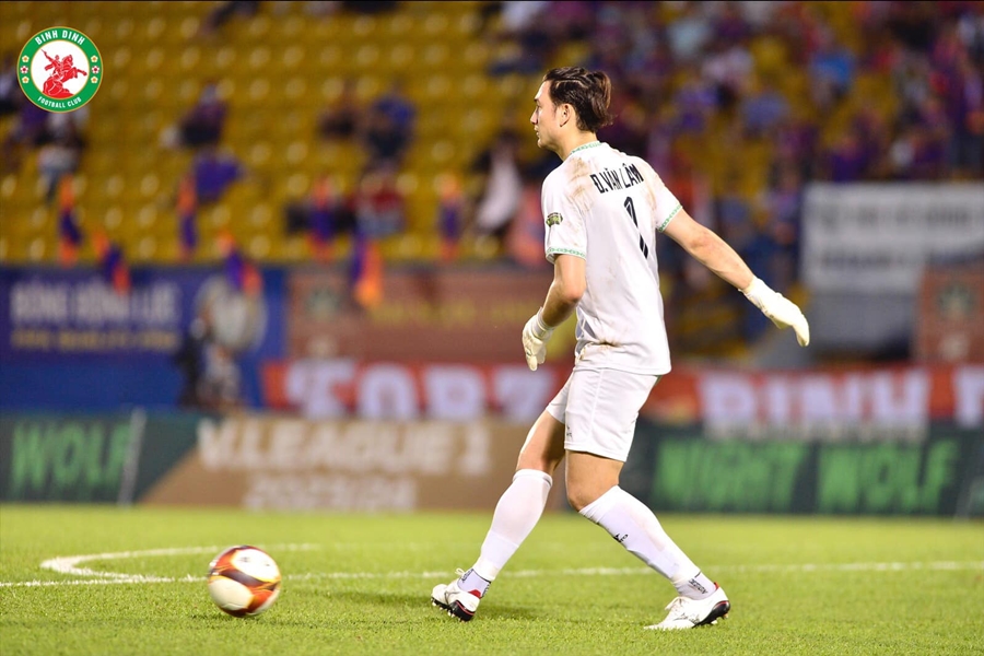 Hà Nội FC chiêu mộ Văn Lâm, Tấn Tài?