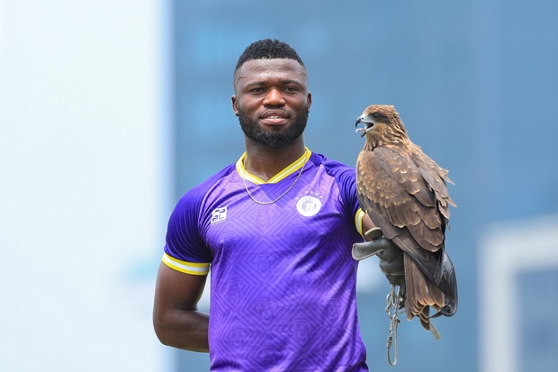Hà Nội FC đón tân binh thứ 4, tiền đạo Nigeria