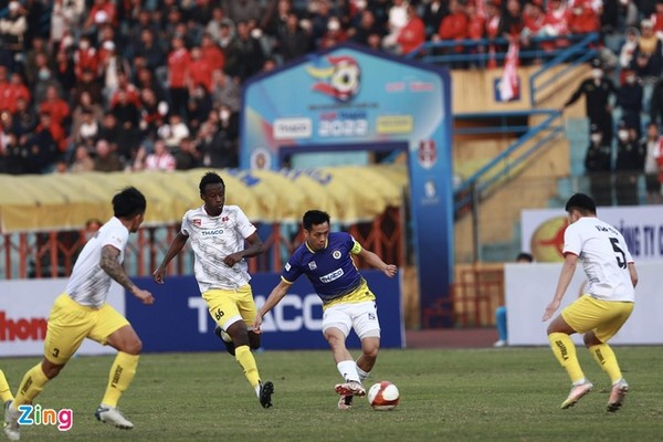 Hà Nội giành Siêu cúp Quốc gia; HLV Troussier chê bóng đá Trung Quốc