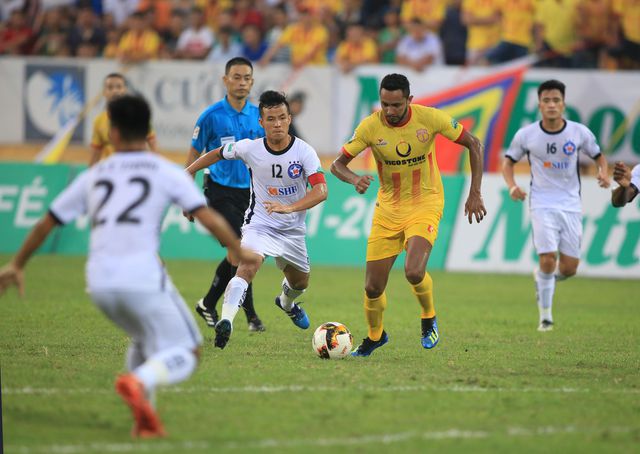 Hạ SHB Đà Nẵng, Nam Định khiến Quảng Nam “đội sổ” lượt đi