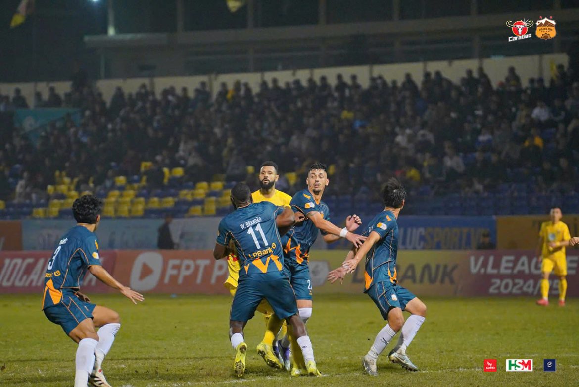 HAGL gặp khó trong cuộc đua trụ hạng