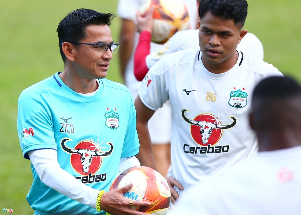 HAGL kiến nghị không dừng V-League vì đội U23 Việt Nam