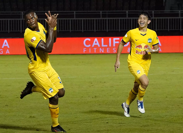 HAGL qua cơn bĩ cực, vì sao Kiatisuk chưa thể phất cờ?