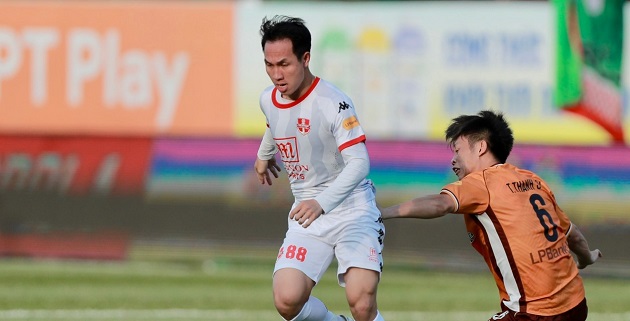 HAGL thắng 1-0, nhưng trọng tài lại là tâm điểm của trận đấu