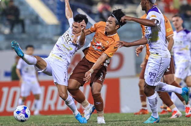 HAGL thắng nghẹt thở trước 10 người của Hà Nội