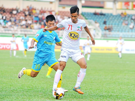 HAGL thay tướng đi, khán giả truyền hình hết kiên nhẫn rồi!