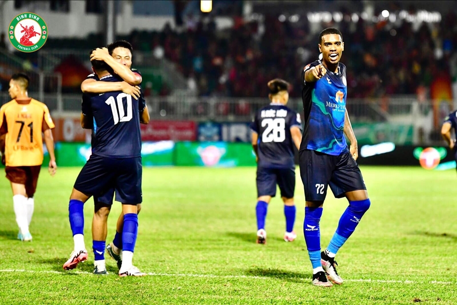 HAGL thua đau dù đá hơn người, HLV Vũ Tiến Thành nói gì?