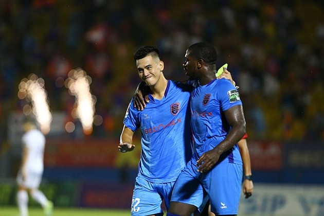 HAGL xứng danh ‘vua hòa’; Tiến Linh, Văn Tùng khiến HLV Troussier hài lòng