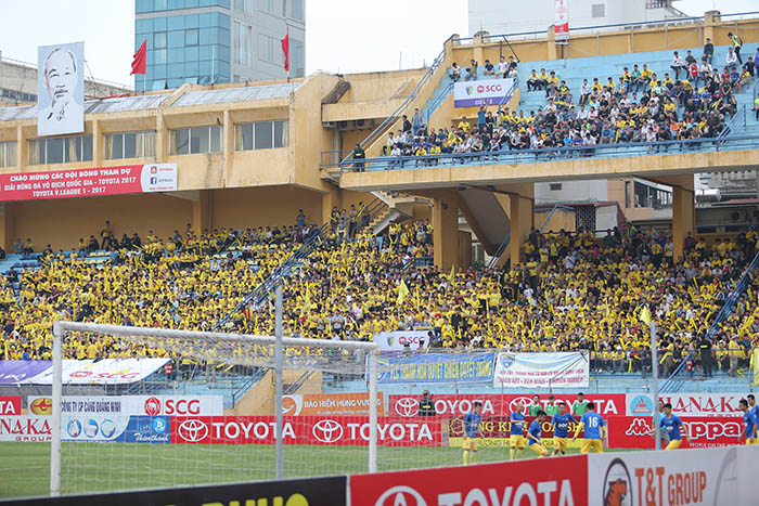 Hàng nghìn fan nữ Thanh Hóa “đốt cháy” Hàng Đẫy