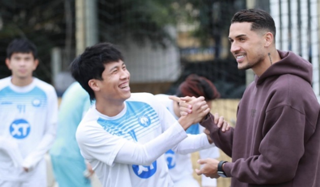 Hendrio nói tiếng Việt đầy xúc động ngày rời Nam Định