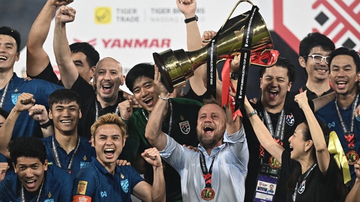 HLV Alexandre Polking xác nhận đang đàm phán với CLB CAHN