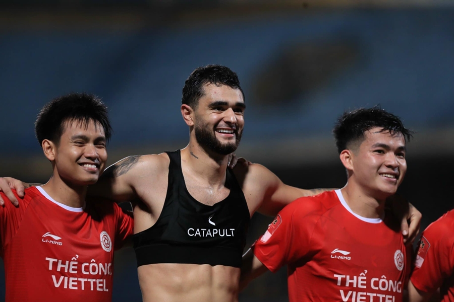 HLV Chu Đình Nghiêm trách trọng tài sau trận thua đau