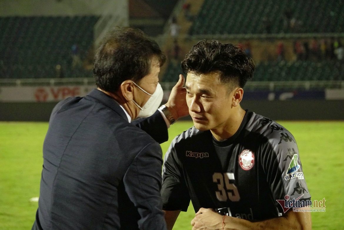 HLV Chung Hae Seong phủ nhận bị trò bẻ ghế ở CLB TPHCM