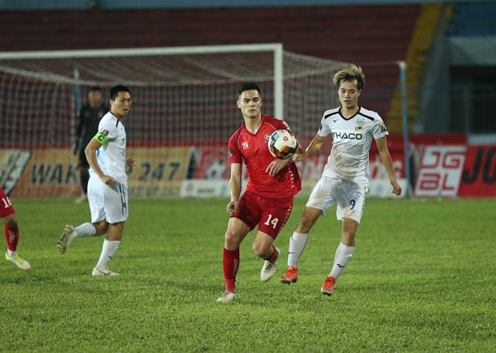 HLV Dương Minh Ninh khen trò dù HAGL nhận “hat-trick thua”