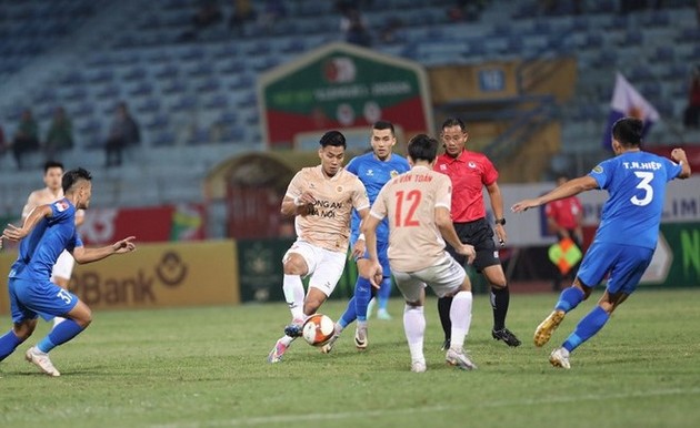 HLV Gong bất lực, CAHN gây thất vọng trước Quảng Nam