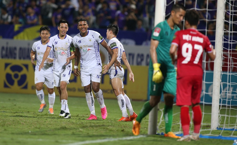 HLV Hà Nội chỉ ra địch thủ trong cuộc đua ngôi vương V-League