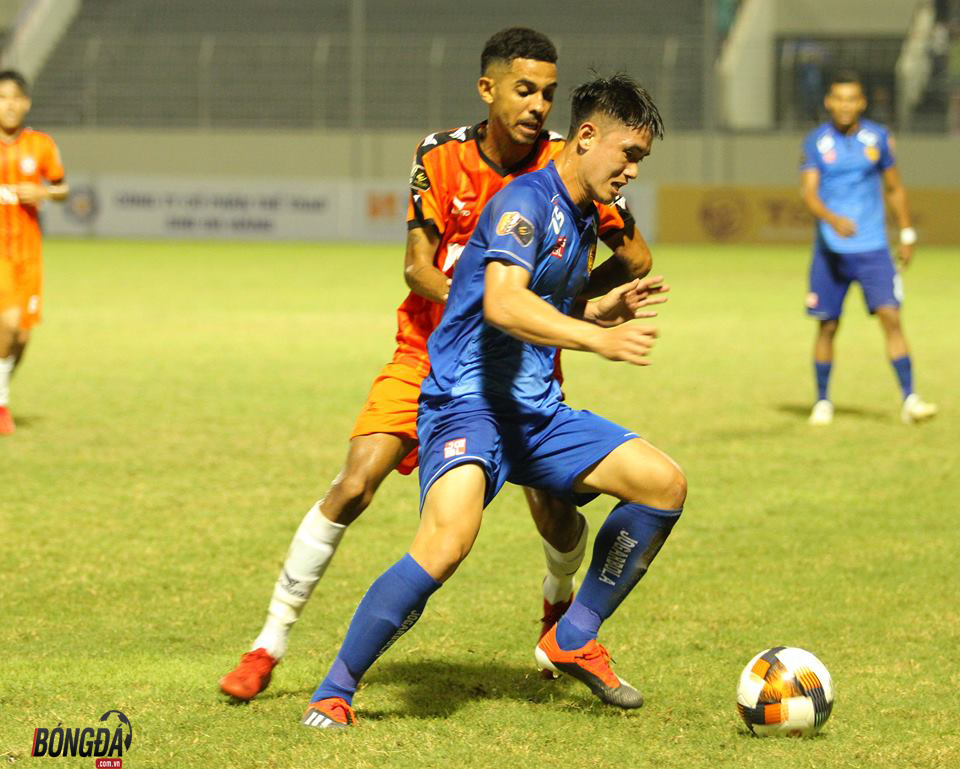 HLV Hoàng Văn Phúc nói gì với Tấn Sinh trước ngày hội quân U23 Việt Nam?