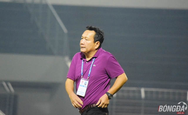HLV Hoàng Văn Phúc:“Chúng tôi đá vì nhà tài trợ, danh dự làm nghề”
