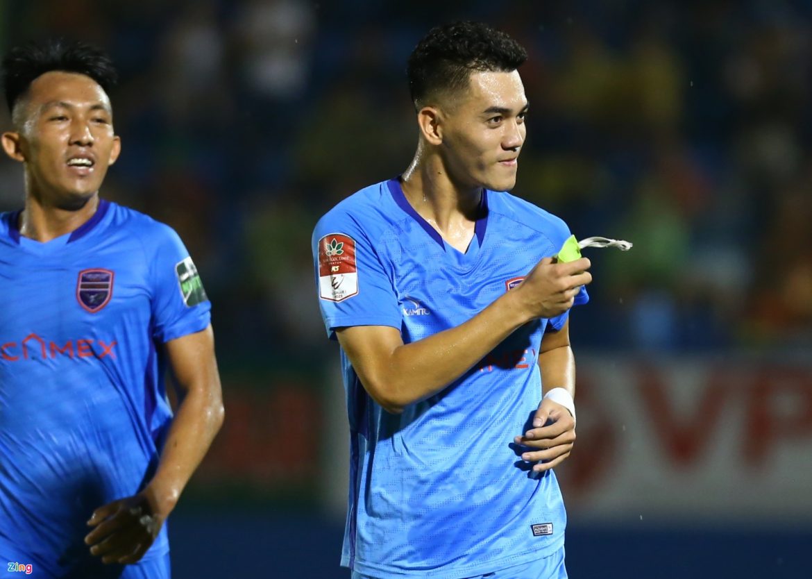 HLV Huỳnh Đức bất ngờ khi Tiến Linh ghi bàn đầu tiên