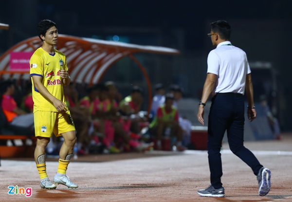 HLV Kiatisuk: ‘Công Phượng quên chiến thuật’