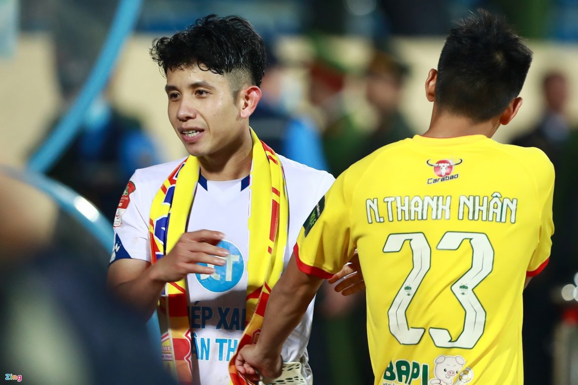 HLV Kiatisuk khen các cầu thủ dự bị Nam Định tốt ngang đội một HAGL