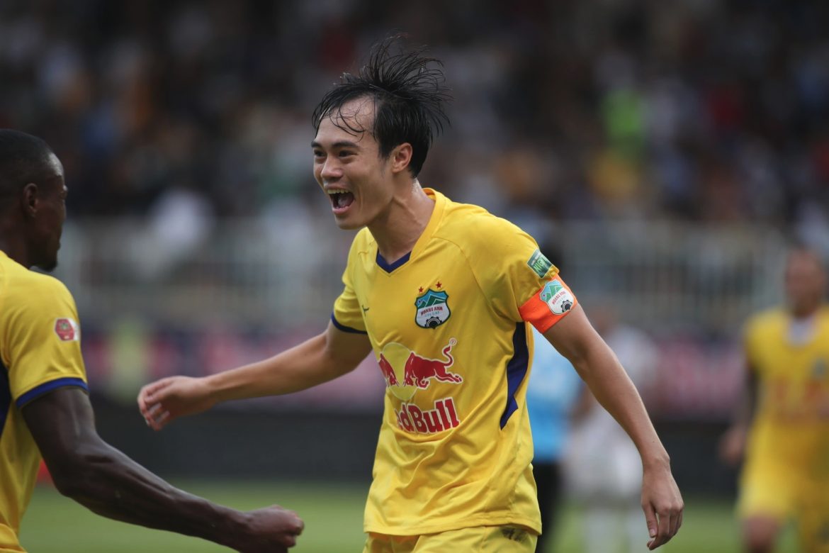 HLV Kiatisuk: Khi làm đội trưởng, Văn Toàn có thêm trách nhiệm